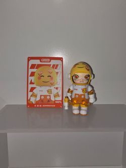 Pop Mart - Space Molly - Emoji Series - Admiration
