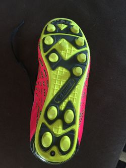 Kids soccer shoes