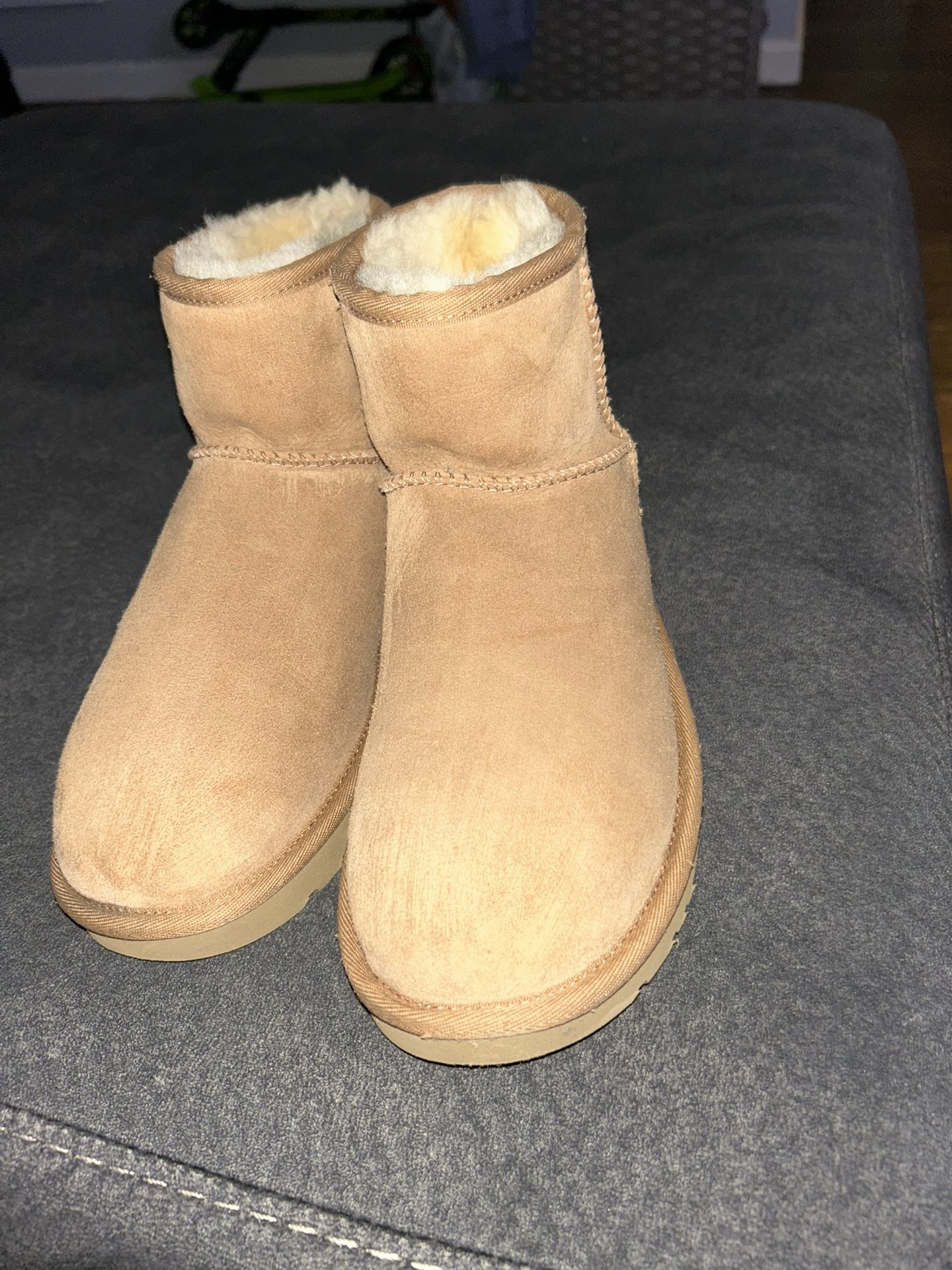 UGG Women's Classic Mini II Boot. Size 9. US