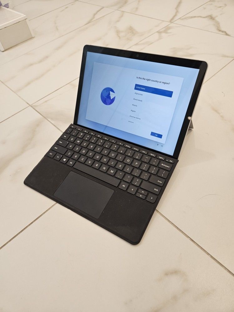 Surface Go 2 with Keyboard & Pen 64GB / 4GB