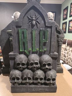 Halloween RIP Tombstone Decoration with Skulls