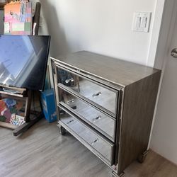 Diamond Mirror Dresser