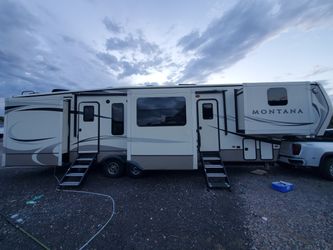 2019 Montana.40ft luxury 5th wheel trailer king bed 5slides delivered