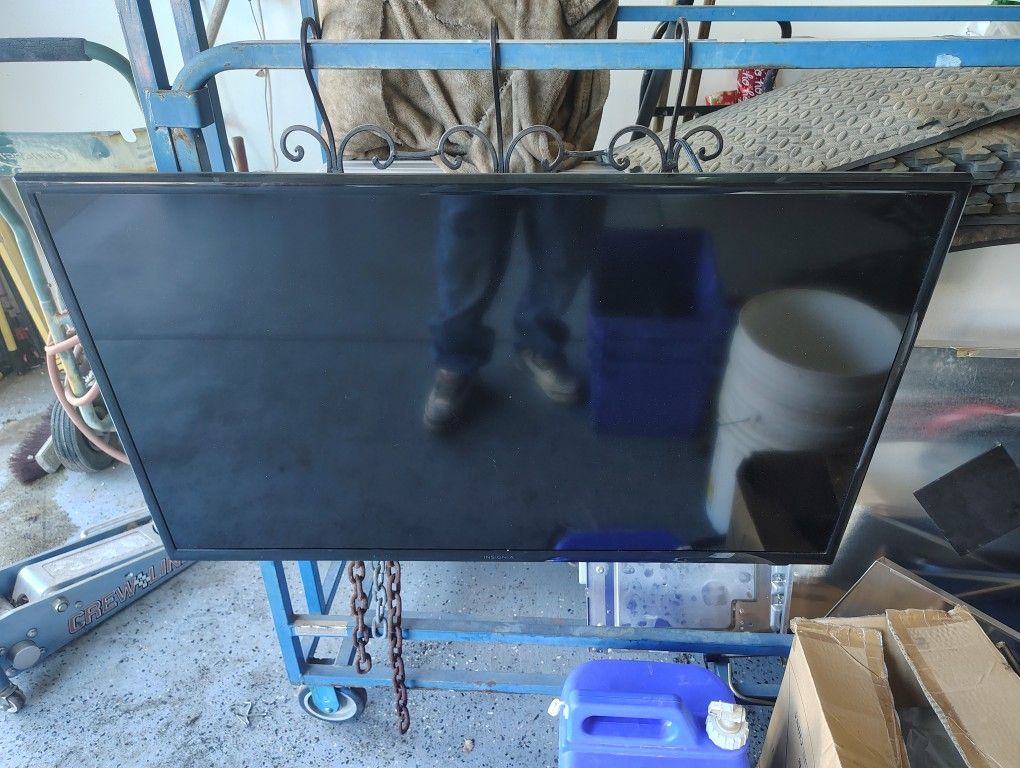 42-in Insignia LCD TV With Remote