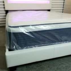 NEW Queen-Size PILLOW TOP MATTRESS and BOX SPRING. Bed frame not included 👍