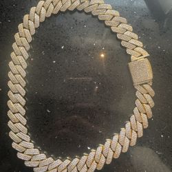 20” GOLD CUBAN CHAIN 
