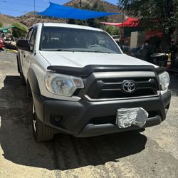 2013 TOYOTA TACOMO 4 DOORS SALVAGED TITLE