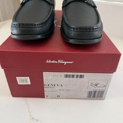 Salvatore Ferragamo “Geneva” Leather Loafers – Size 9