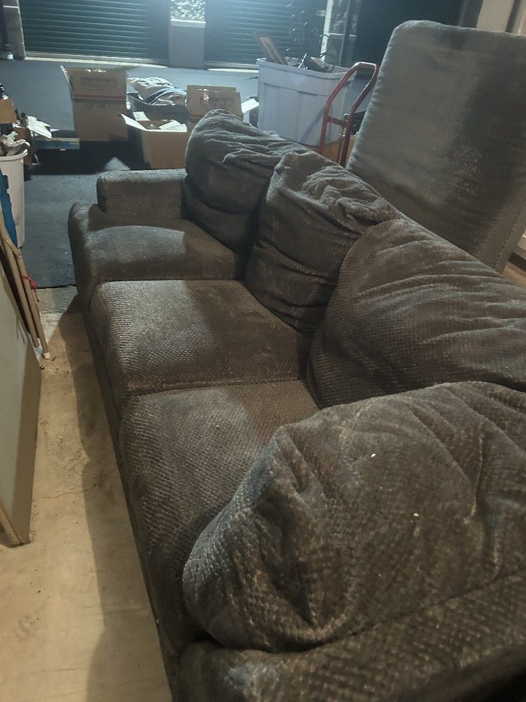 wOW King Size Plush Charcoal Satin Like Feel WOW Sectional (Like New)