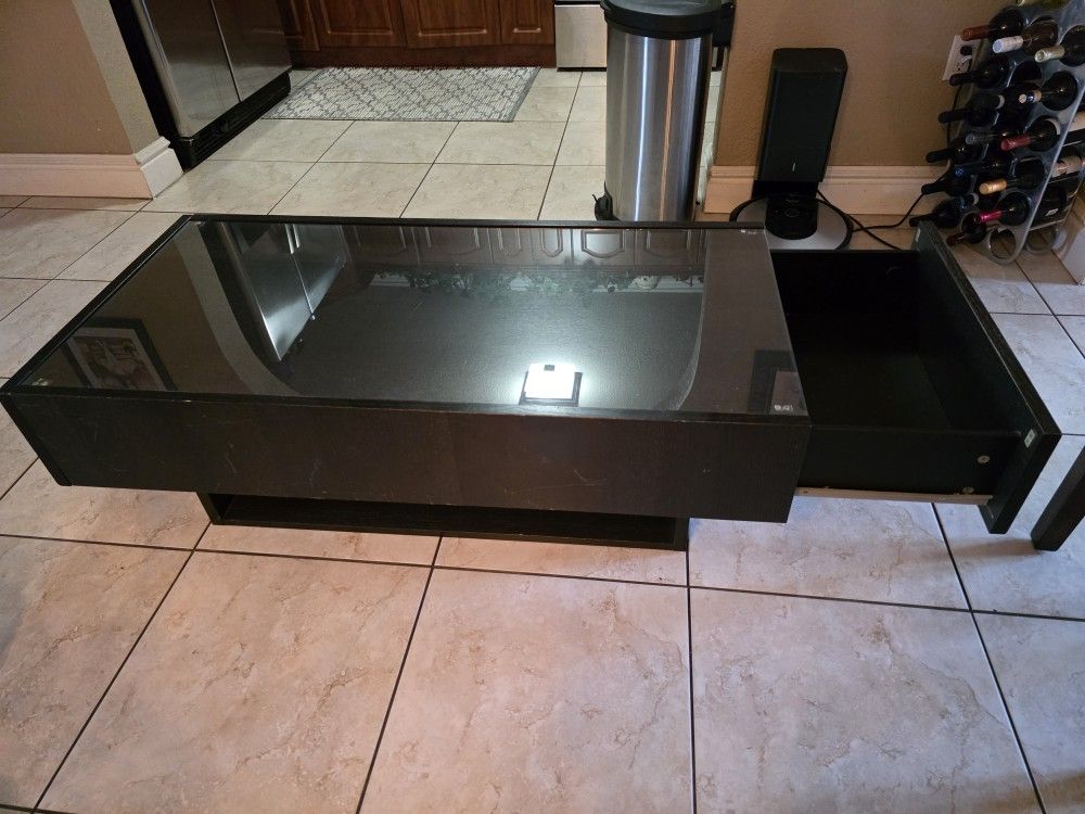 Modern black Coffee table