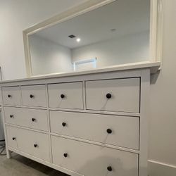 Dresser With Mirror