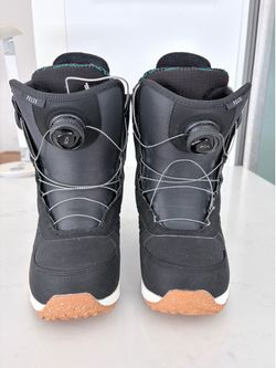 Burton women’s Felix Boa size 8