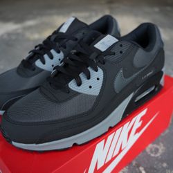 Nike Air Max 90 - BRAND NEW
