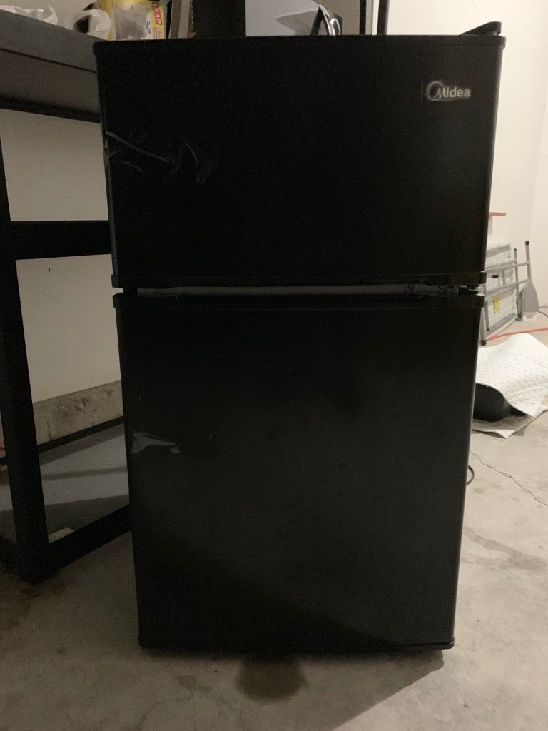 Midea Mini Refrigerator/Freezer
