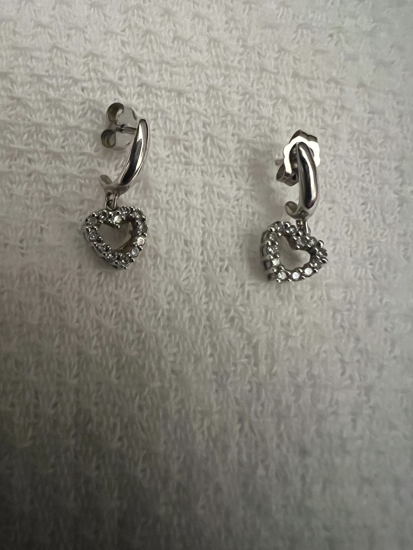 14kt Gold Diamond Heart Earrings