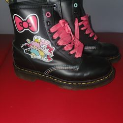 Women 1460 Hello Kitty Boots In Black