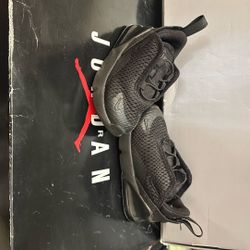 Size 6C Black Air max 270