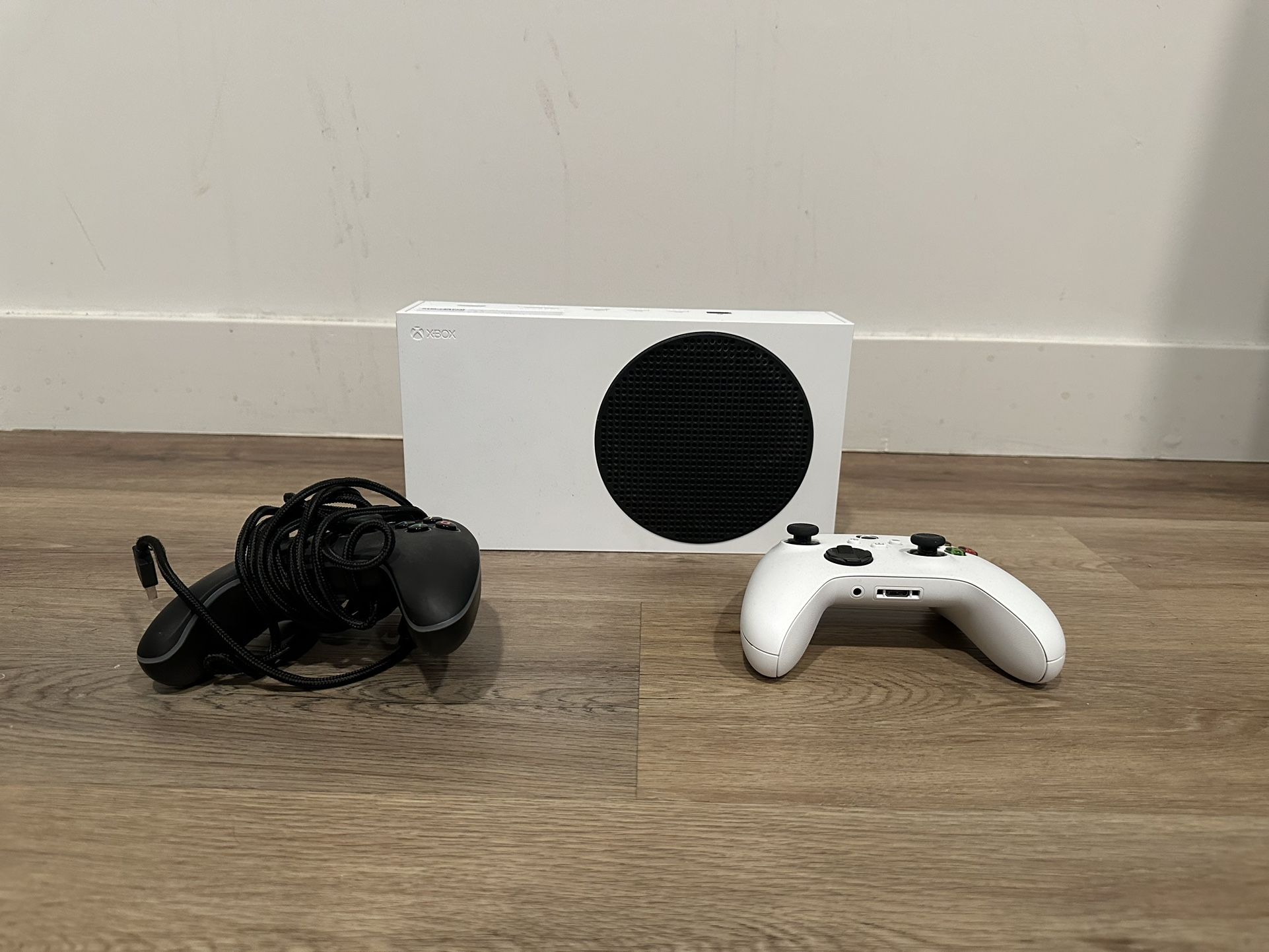 Xbox One S + Extra Controller & Case