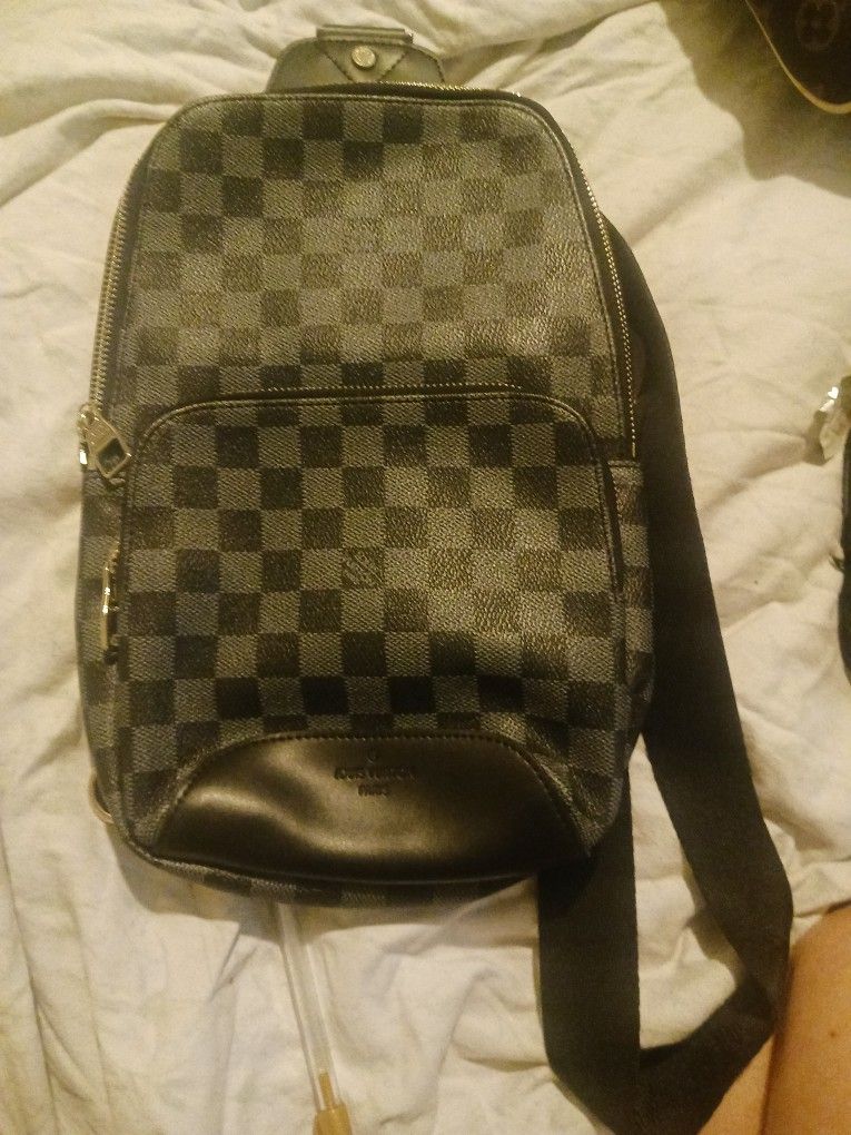 Louis Vuitton Men's Sling Bag Luggage