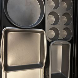 assorted bakeware