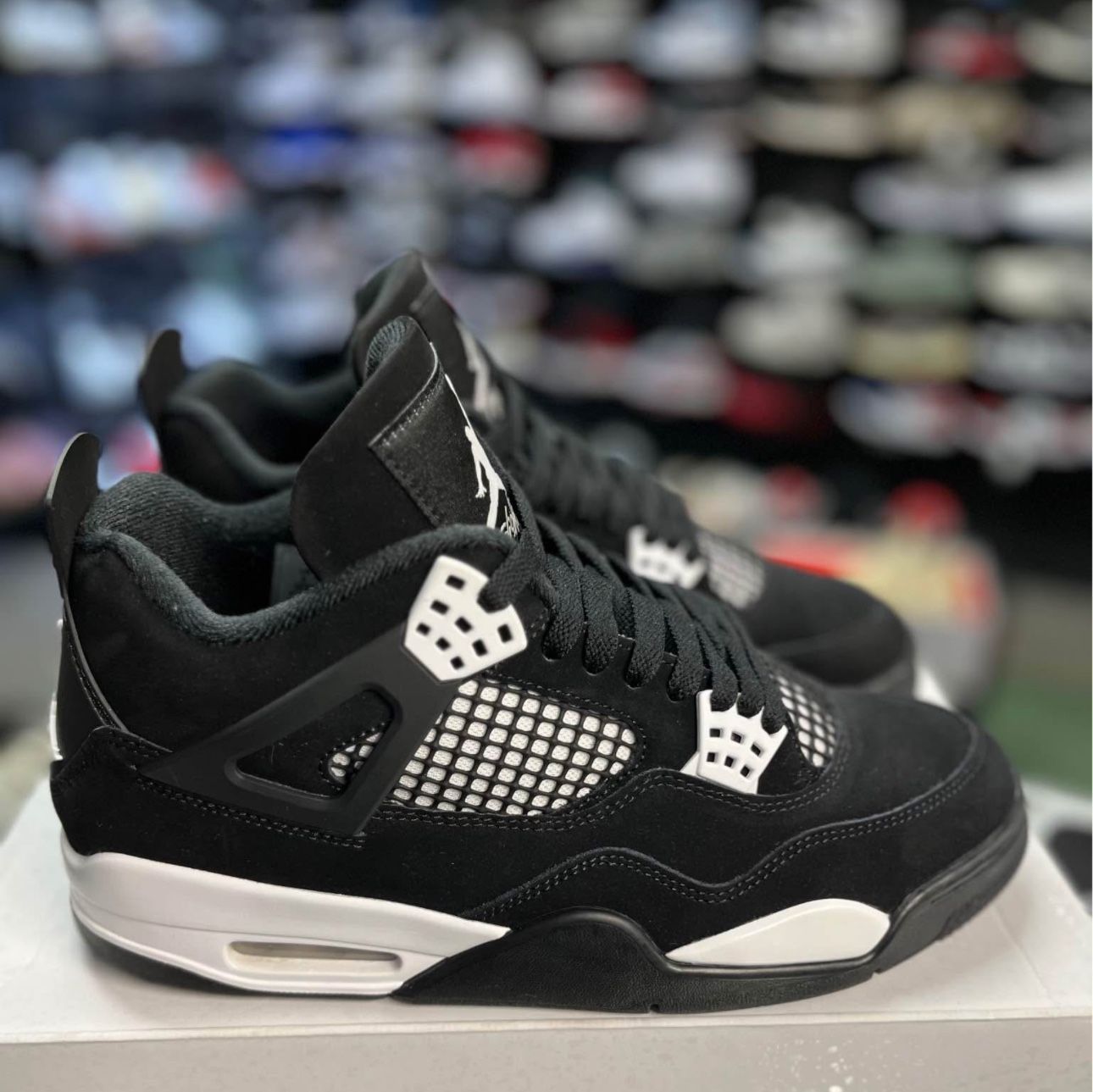 Jordan 4 White Thunder