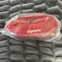 SUPREME LEATHER WAIST BAG