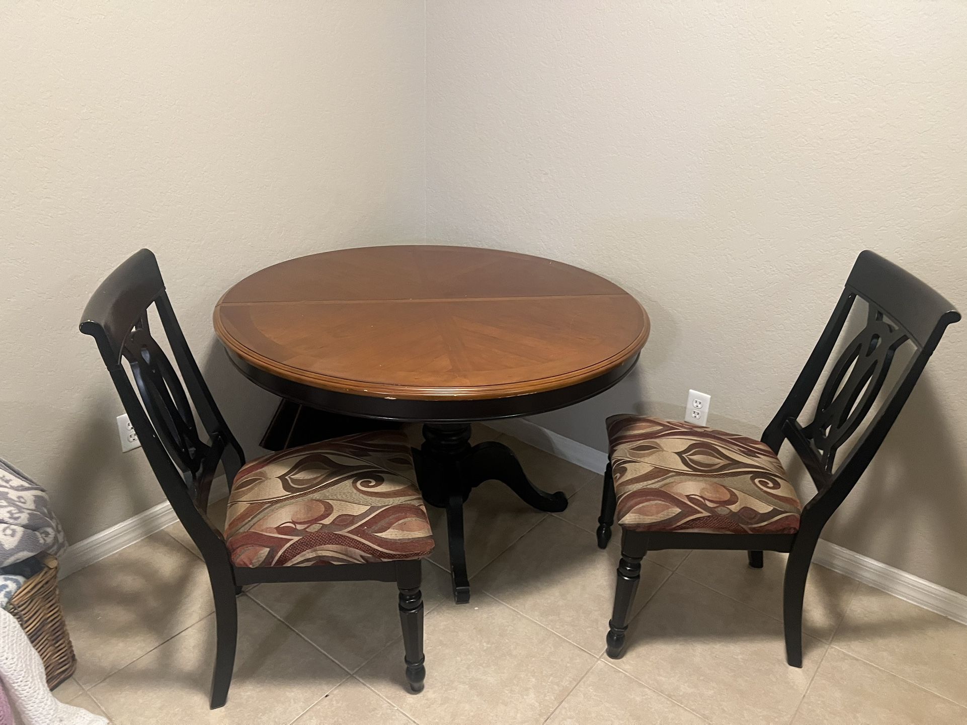 Round Dining Table And 4 Chairs