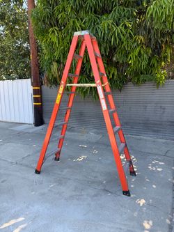 Sunset 8ft Twin Fiberglass Ladder / Escalera