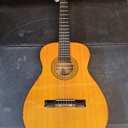 BENTLY 5101 ACOUSTIC GUITAR 