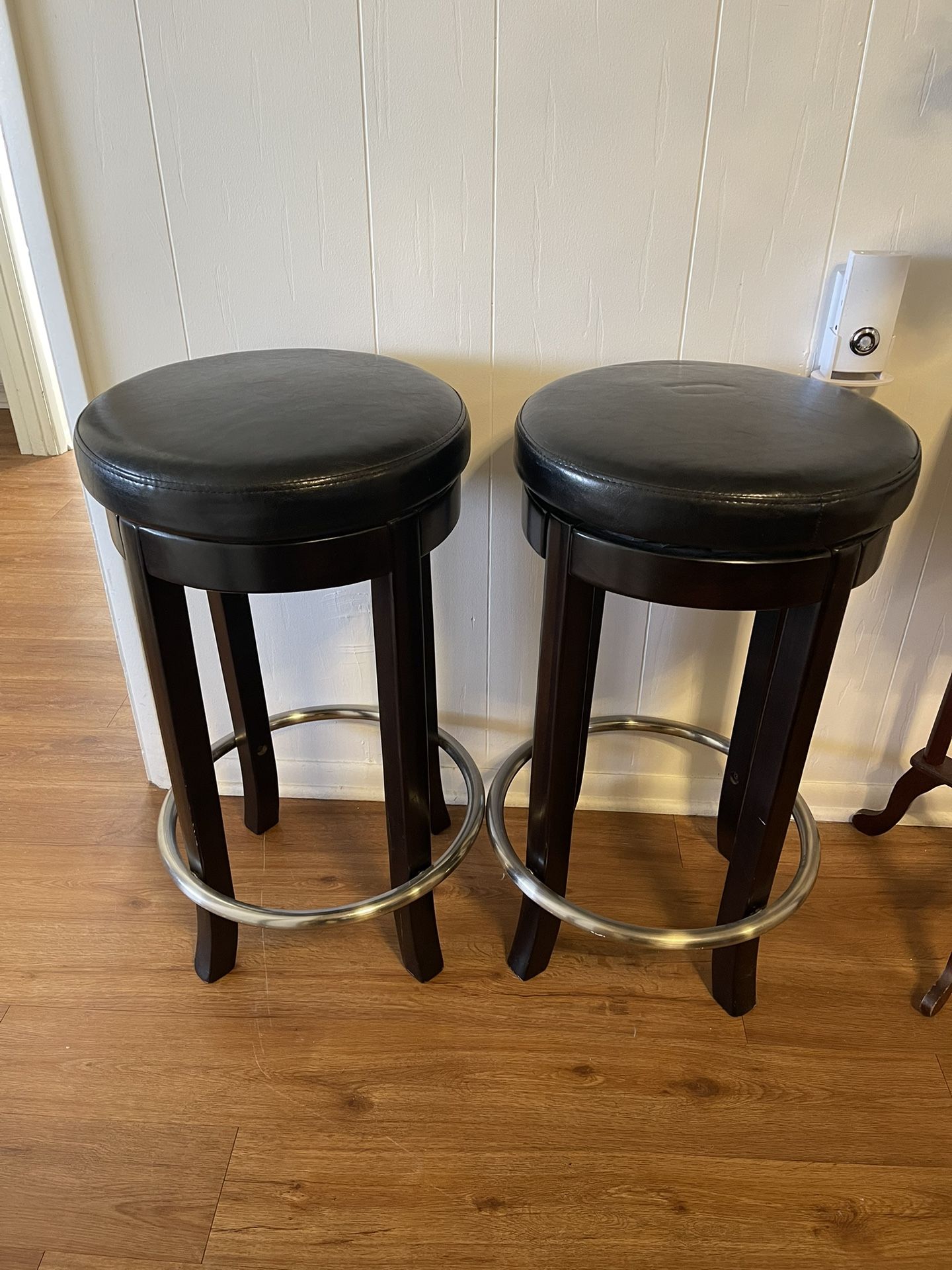 2 Brown Bar Chairs With Cushion
