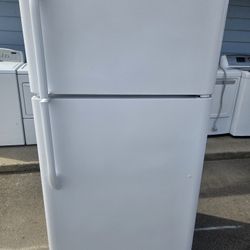 Frigidaire Top And Bottom Refrigerator Apartment Size Warranty Financing With Snap If You Qualify 