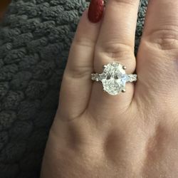 Beautiful Diamond Engagement Ring 