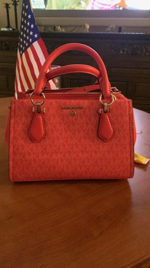 Red Michael Kors Crossbody Bag for Sale in Los Angeles, CA - OfferUp