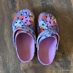 Crocs size 3