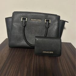 Micheal kors purse and wallet 