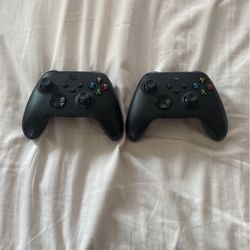 2 Xbox Series X Wireless Controllers