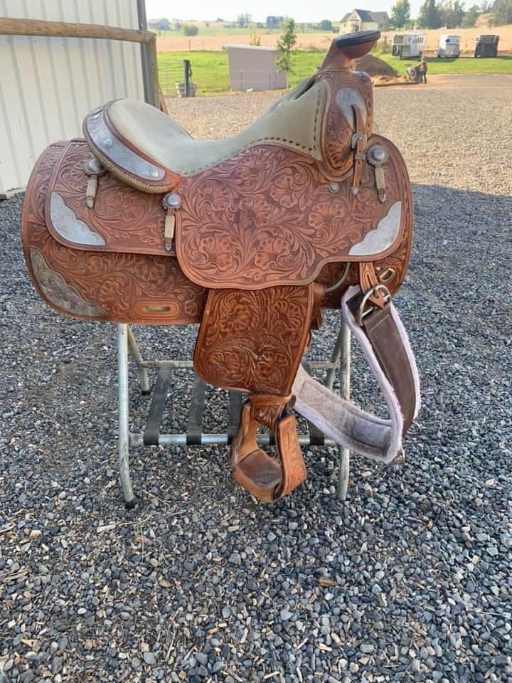 Champion show saddle