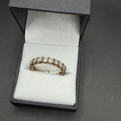 Cluster wedding band