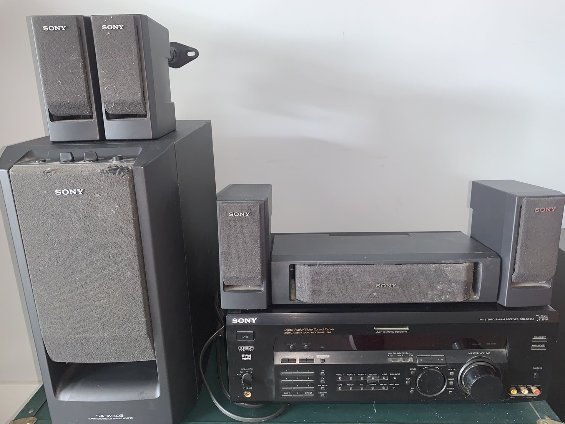Sony STRDE935 receiver and 5 speakers for Sale in Brookfield, IL OfferUp