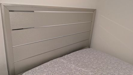 King size bed full components