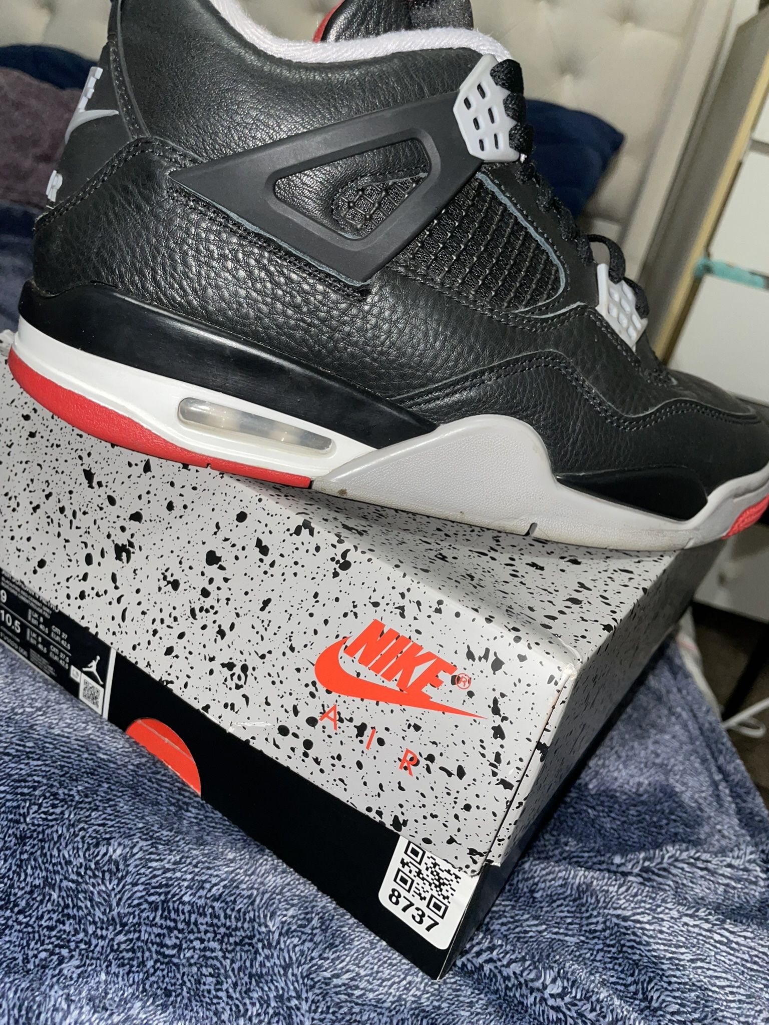 Jordan 4 Bred