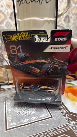 Hot Wheels Premium McLaren F1 Team 2025