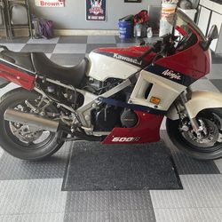 1986 Kawasaki GPZ600