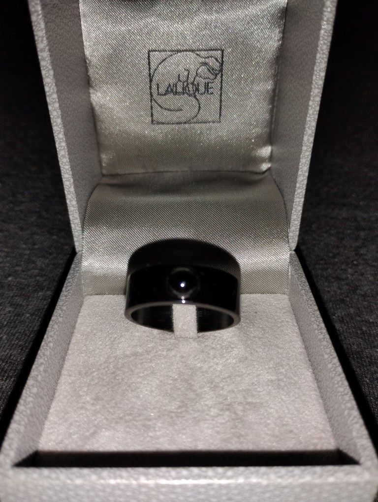 Beautiful Lalique Sterling Silver Ring with Round Cabochon – Discontinued Style