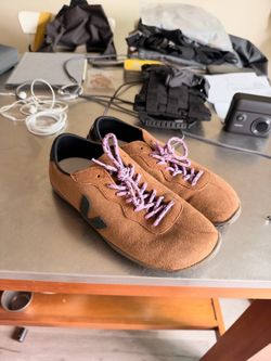 VEJA men’s size 9