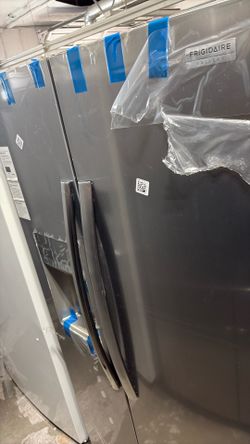 Frigidaire side-by-side Refrigerator