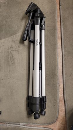 Amazon Basics Tripod