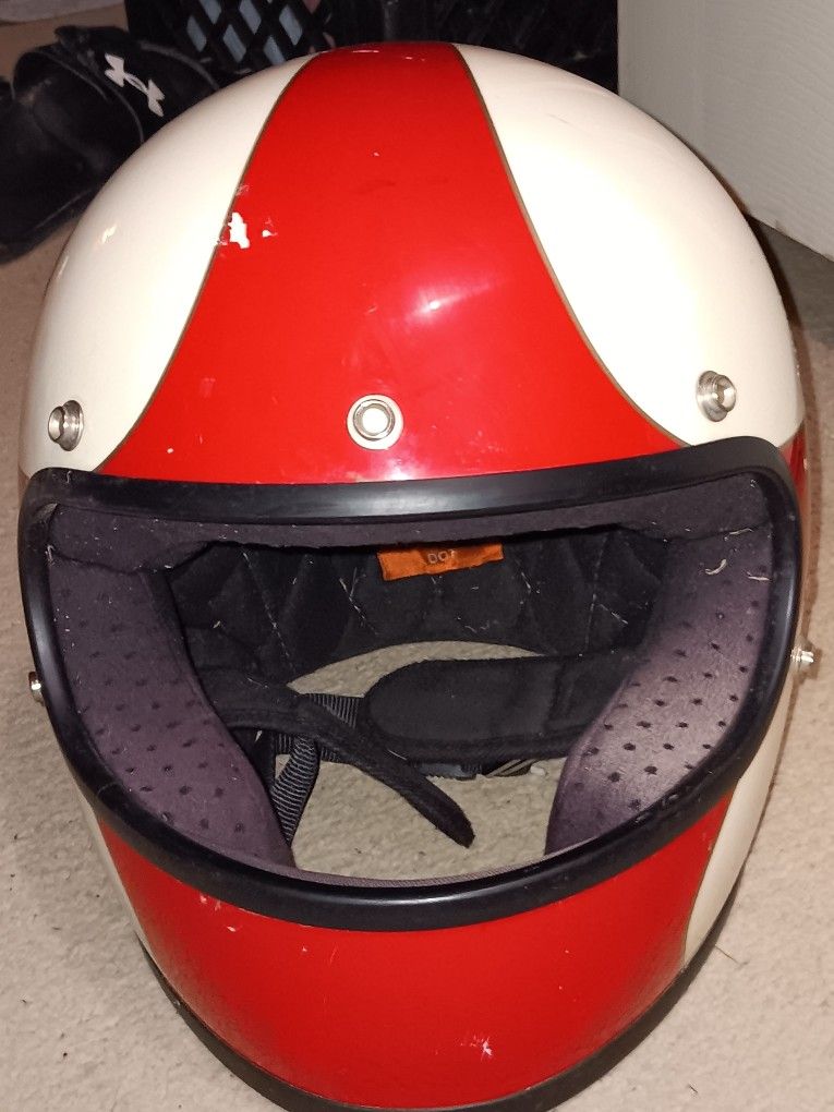 Certified dot racing helmet with padding for ears and head