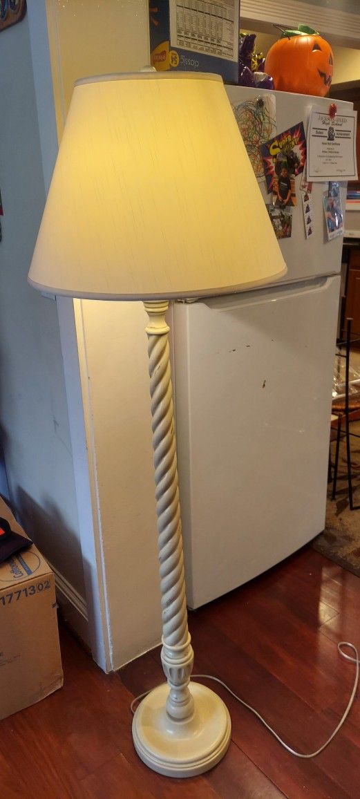 Big Nice Tall Lampa Like New