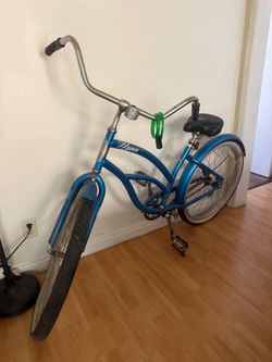 Blue cruiser bicycle